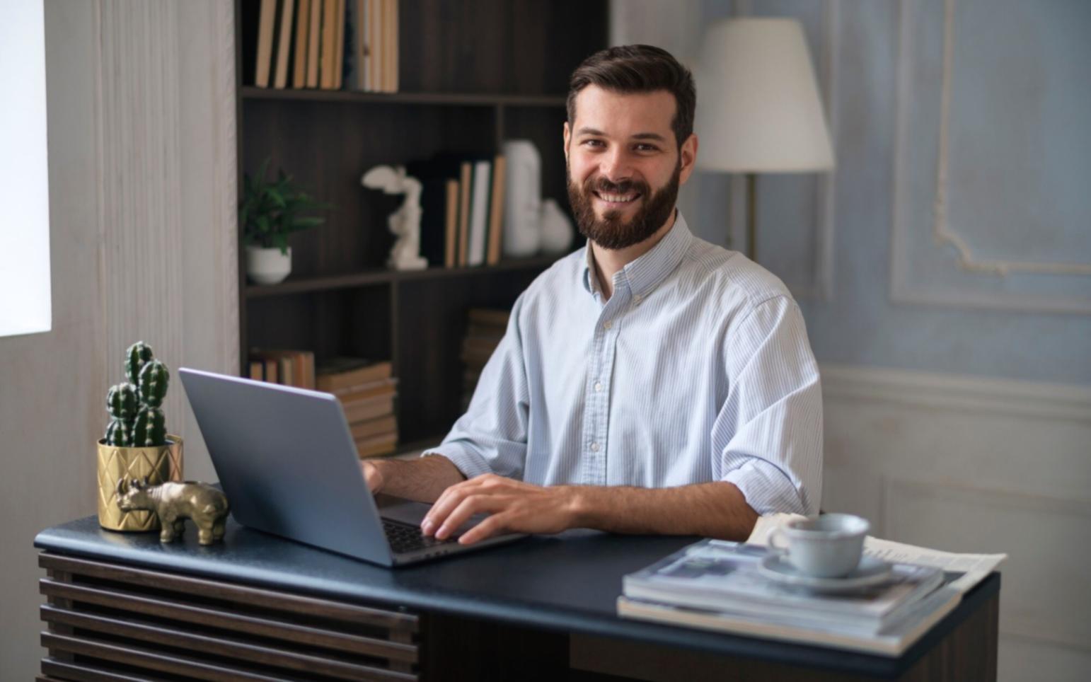 Sesión de mentoría grupal con emprendedores digitales